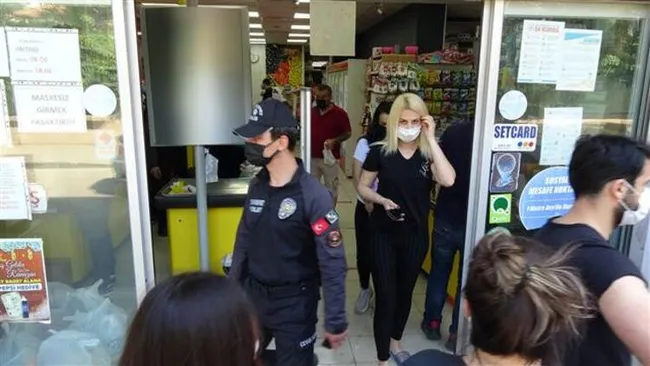 edirnede-tam-kapanmada-cocuklariyla-markete-gidenlere-ceza-1620212165084.jpg Edirne'de tam kapanmada çocuklarıyla markete gidenlere ceza - 5