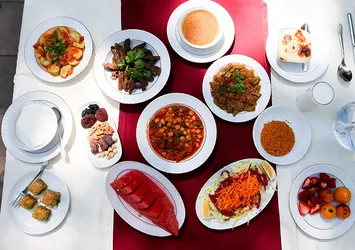 "Ramazanda iftarla sahuru dengeli porsiyonlayın"