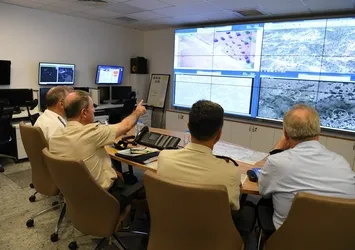 Komutanlar operasyonları harekat merkezinden takip ediyor