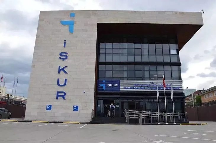 Mülaktsız, KPSS’siz ilkokul mezunu 74 bin işçi alımı: İŞKUR ile aşçı, beden işçisi, büro memuru, güvenlik, temizlik görevlisi, garson, şoför…