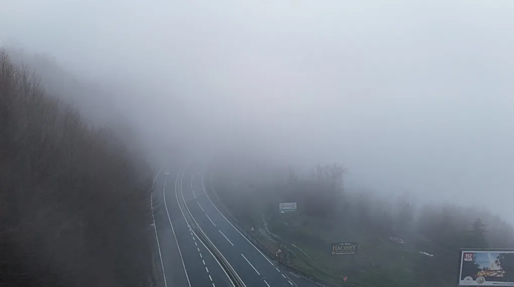 Bolu Dağı'nda sis ve sağanak etkili oluyor