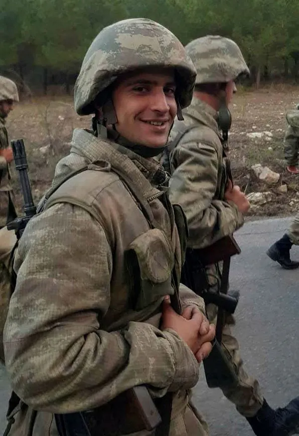 kuzey-irakta-2-asker-sehit-oldu-milli-savunma-bakanligi-son-dakika-olarak-duyurdu-1627418561434.jpg Kuzey Irak'ta 2 asker şehit oldu: Milli Savunma Bakanlığı son dakika olarak duyurdu - 6