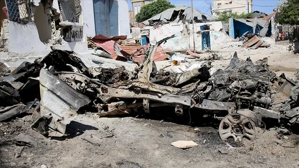 somalide-alcak-saldiri-bomba-yuklu-kamyon-patladi-13-olu-40-yarali-1695497749294.jpg Somali’de alçak saldırı! Bomba yüklü kamyon patladı: 13 ölü, 40 yaralı - 3