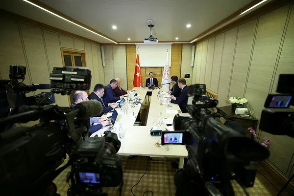 Son dakika: Bakan Albayrak'tan Davos'ta açıklamalar - 1