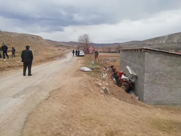Sivas'ta feci kaza! Kontrolden çıkan traktör devrildi 2 kişi yaralandı - 2