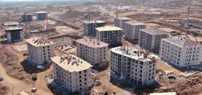 Hatay Hassa’da deprem konutlarının inşası sürüyor