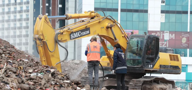 Diyarbakır'da polis enkaz başında nöbette! Değerli eşyalar sahiplerine teslim ediliyor