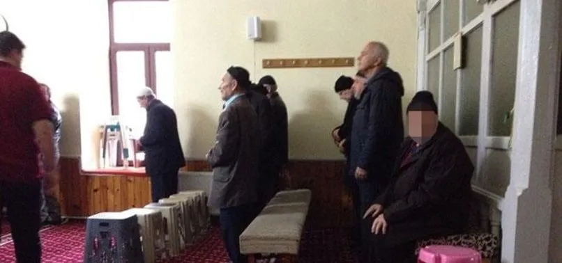 Diyanet: Sandalyede namaz olmaz