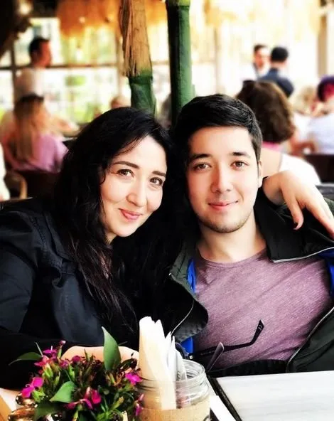 Yesilcam Efsanesi Aydan Sener In Kizi Guzelligiyle Gundem Oldu