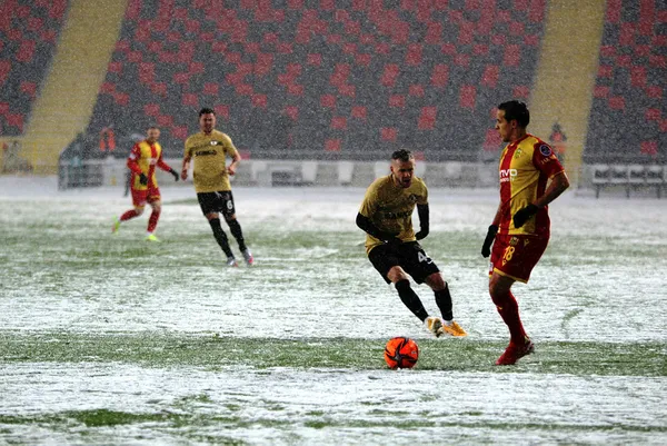 gaziantep-fk-yeni-malatyaspor-maci-yogun-kar-yagisi-nedeniyle-ertelendi-1642520126517.jpg Gaziantep FK Yeni Malatyaspor maçı yoğun kar yağışı nedeniyle ertelendi - 2