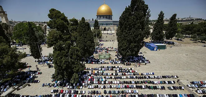 Mescid-i Aksa’da cuma namazı coşkusu! 60 bin kişi katıldı