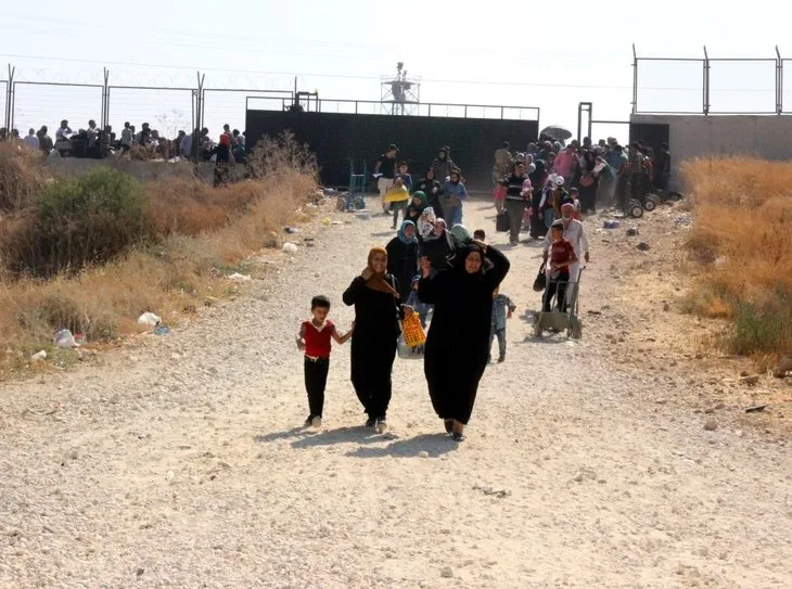 Suriyeliler koşa koşa ülkelerine gidiyor