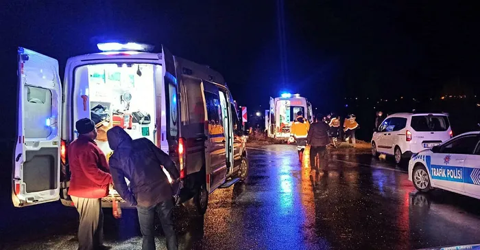Son dakika: Sivas'ta yolcu otobüsü devrildi: 39 yaralı - 2