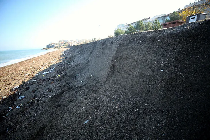 akcakoca-sahilinde-kum-kiyiya-3-metre-cekildi-1575917246601.jpg Akçakoca sahilinde kum kıyıya 3 metre çekildi - 1