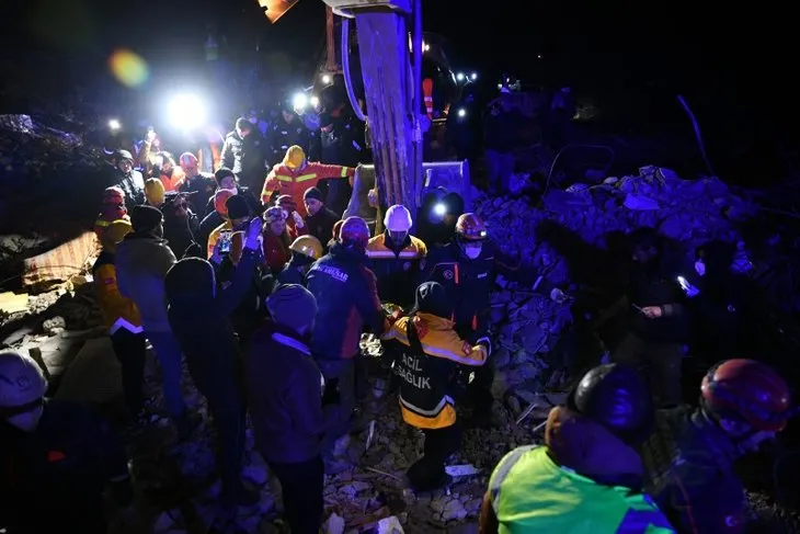 170. saatin mucizesi Sibel Kaya oldu! Enkazdan sağ olarak kurtarıldı