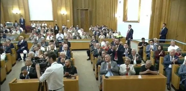 1688680483208.jpg CHP'de yıkama yağlama yapanın sırtı sıvazlanıyor! Kemal Kılıçdaroğlu'nu ayakta alkışladı yeni görevi kaptı! Namus sözünü yutan Eren Erdem'e CHP'den terfi... - 2