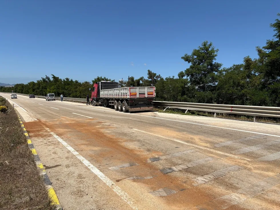 1785619325245.jpg Kastamonu'da feci kaza! TIR ile traktör çarpıştı: 1 ölü - 1