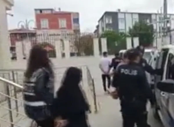 istanbulda-saglik-calisanlarina-yine-siddet-sopalarla-saldirdilar-1667825012363.jpg İstanbul’da sağlık çalışanlarına yine şiddet! Sopalarla saldırdılar - 8