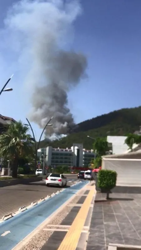 Son dakika: Marmaris’te orman yangını! Alevler yerleşim yerlerini tehdit ediyor