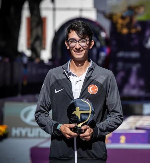 milli-okcu-mete-gazoz-meksikada-yilin-sporcusu-secildi-1665950320295.jpg Milli okçu Mete Gazoz Meksika'da yılın sporcusu seçildi - 2