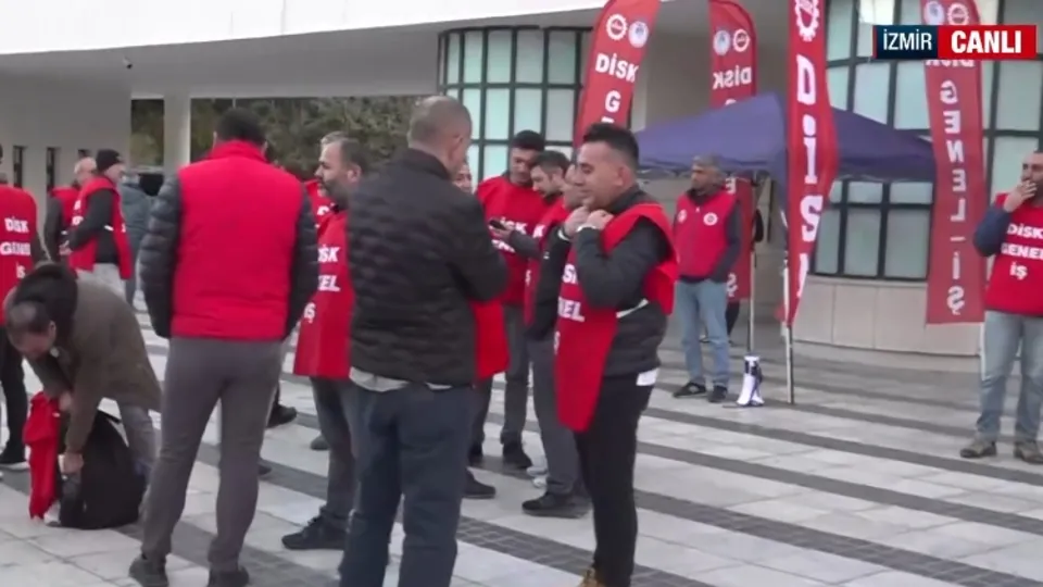 İzmir’de maaş krizi! İşçiler eylemde