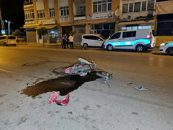 once-motosikletliyle-carpisti-sonra-bir-is-yerine-girdi-bir-kisi-agir-yarali-1653891217152.jpg Önce motosikletliyle çarpıştı sonra bir iş yerine girdi! Bir kişi ağır yaralı - 4