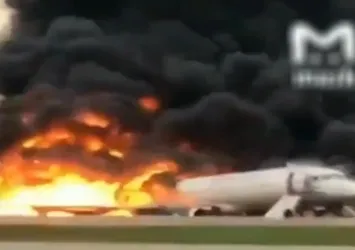 Rusya'da uçakta yangın paniği! 78 yolcu tahliye edildi