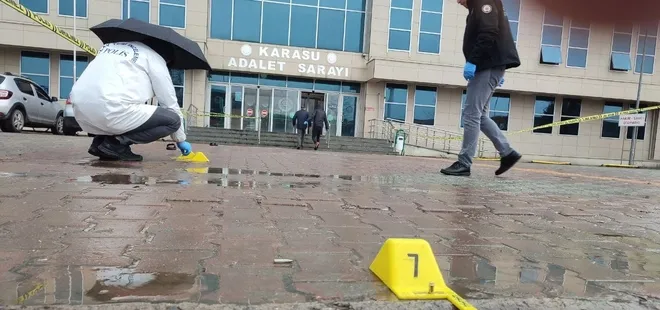 Sakarya’da adliye önünde koca dehşeti! Boşanmak istediği eşini silahla vurdu
