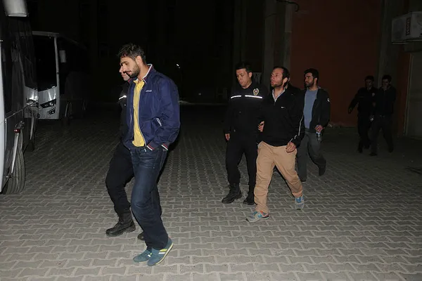 Mardin merkezli 13 ilde FETÖ operasyonu: 18 asker tutuklandı - 1