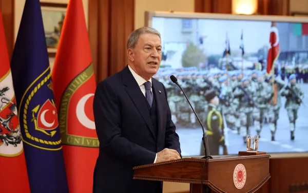 Milli Savunma Bakanı Hulusi Akar’dan Yunan basınının iddiasına sert tepki: Bunu hangi akıl kabul eder! Suriye’ye kara harekatı mesajı