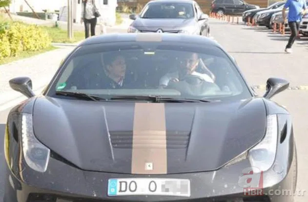 Hakan Çalhanoğlu'nun süper lüks otomobili! İşte futbolcuların arabaları 11