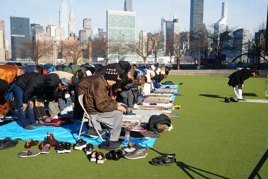 abd-sokaklarinda-ramazan-bayrami-coskusu-camiler-doldu-tasti-1774022575037.jpg ABD sokaklarında ramazan bayramı coşkusu! Camiler doldu taştı - 7