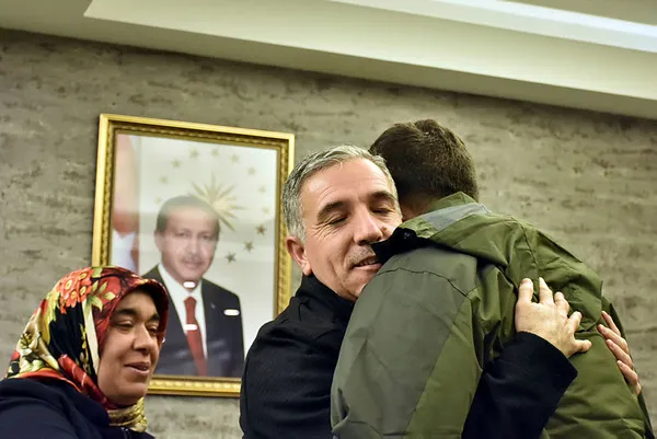 Ailesine kavuşan Cafer Ceylan, PKK'dan hangi yöntemle kaçtığını açıkladı - 3