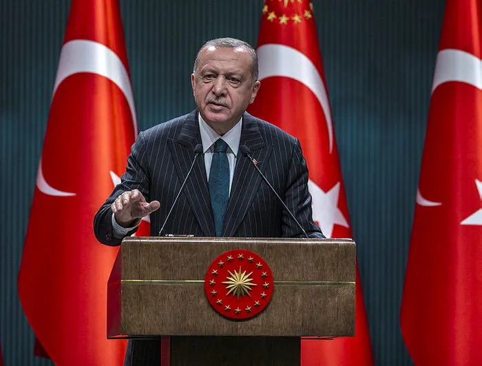 kabine bugun toplandi iste masadaki