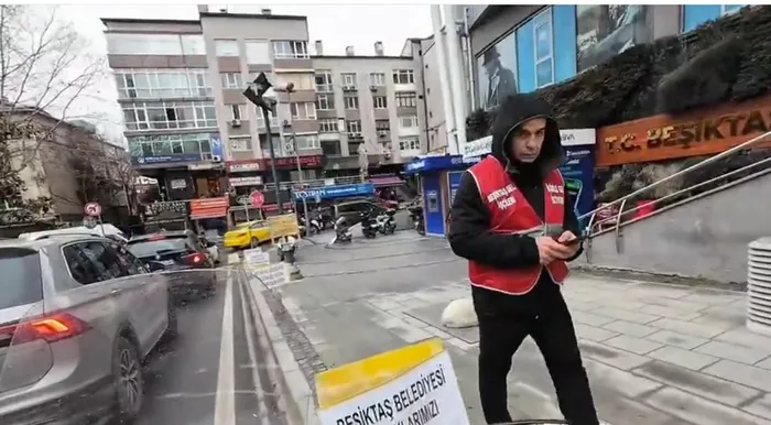 chpli-belediyede-grev-krizi-hakkini-savunan-isci-kapi-disari-1769181424663.jpg FOTOĞRAF (ahaber.com.tr-ekran görüntüsü)