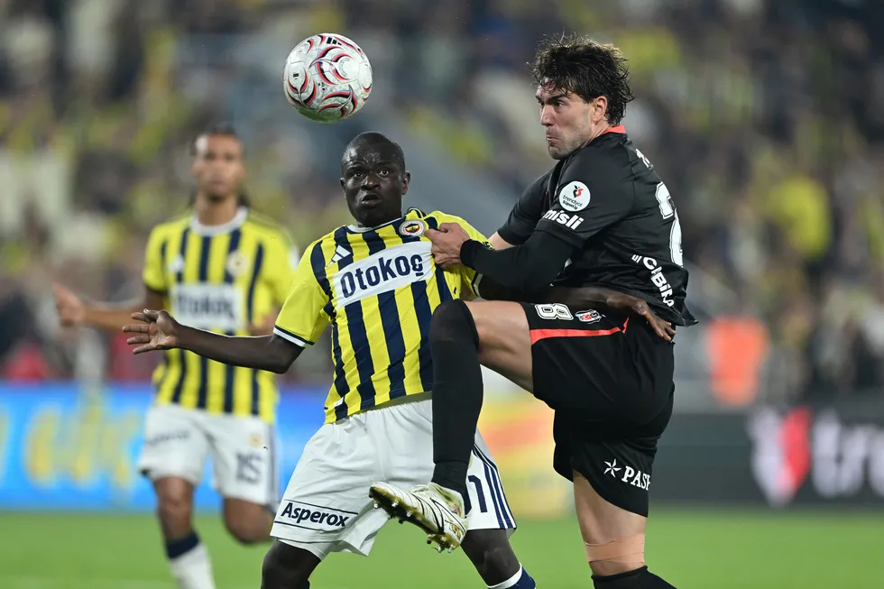 canli-anlatim-fenerbahce-besiktas-1788633704822.jpg Kartal geriden gelerek kazandı! Maç sonucu: Fenerbahçe 1-2 Beşiktaş - 1