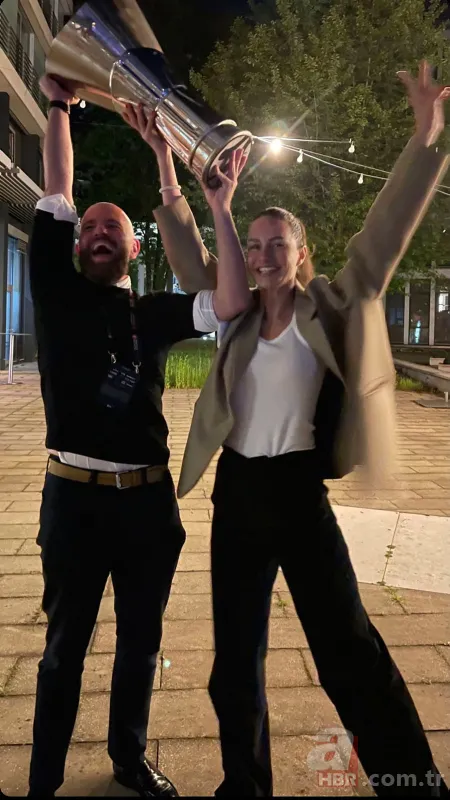 Doktorlar’ın Ela’sı Yasemin Özilhan lüks hayatıyla sürekli gündeme geliyor! Bu defa da on binlerce liralık tavlası alay konusu oldu: "Tavlaya bak bana fakir dedi" 2