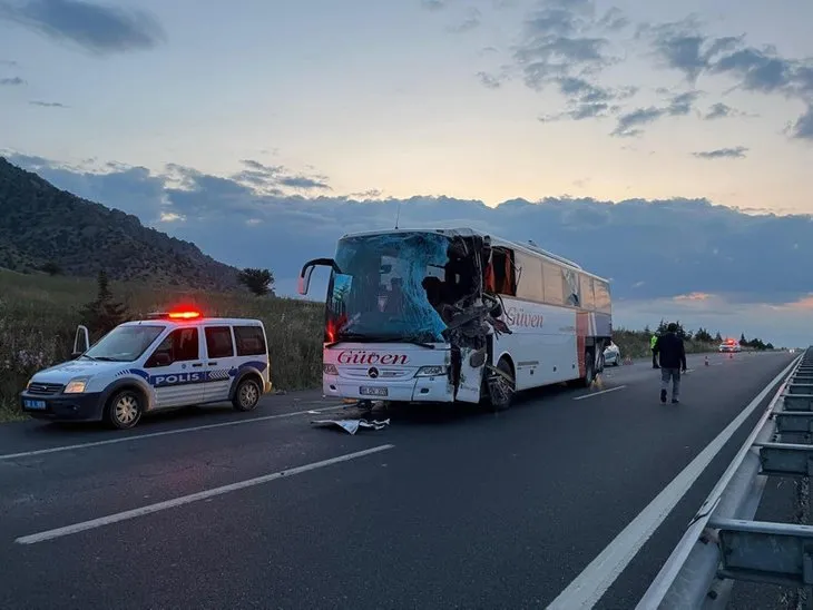 Denizli’de feci kaza! TIR ile yolcu otobüsü çarpıştı: Ölü ve yaralılar var