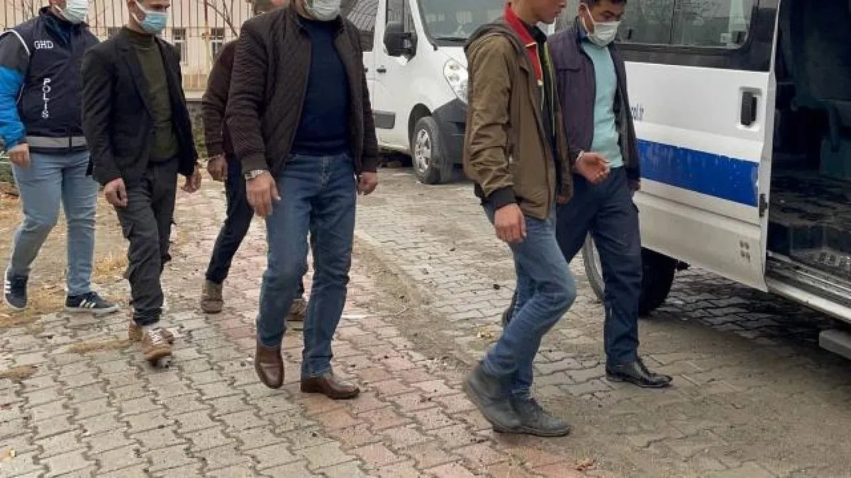 Dereköy Sınır Kapısı yakınlarında 9 düzensiz göçmeni yakalandı