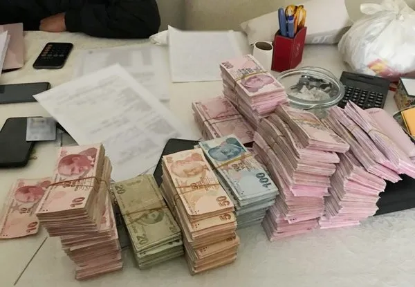 FETÖ’nün finansal yapılanmasına darbe! Kasa evi Başakşehir’de bulundu!