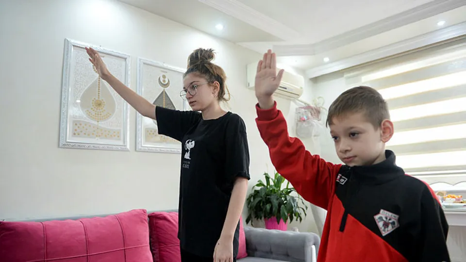 Milyonlarca öğrenci evde ders başı yaptı! İşte EBA uzaktan eğitim uygulamasından ilk görüntüler
