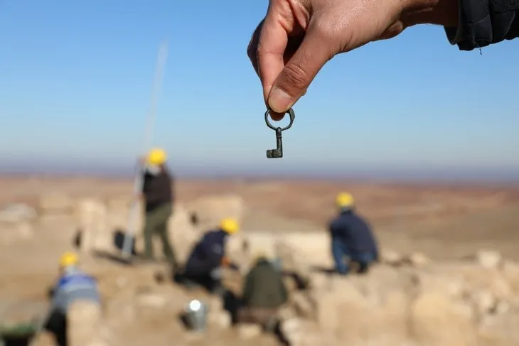 Zerzevan Kalesi’nde geçmişe ışık tutan olay! 1600 yıllık flüt ve özel anahtar bulundu