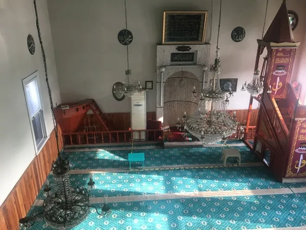 İstanbul’da Kur’an-ı Kerim ayeti ayaklar altına alındı