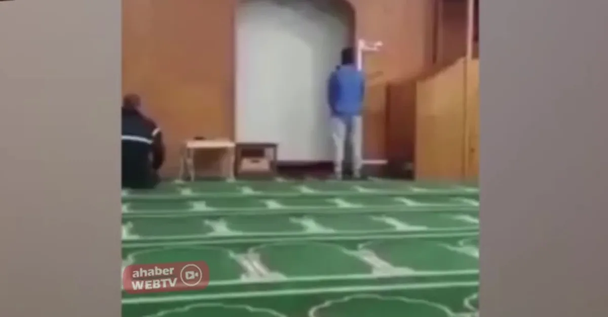 Oğlu cuma ezanını okurken baba teröristi durdurmak için üzerine atladı | Yeni Zelanda'daki katliama ait yeni görüntüler