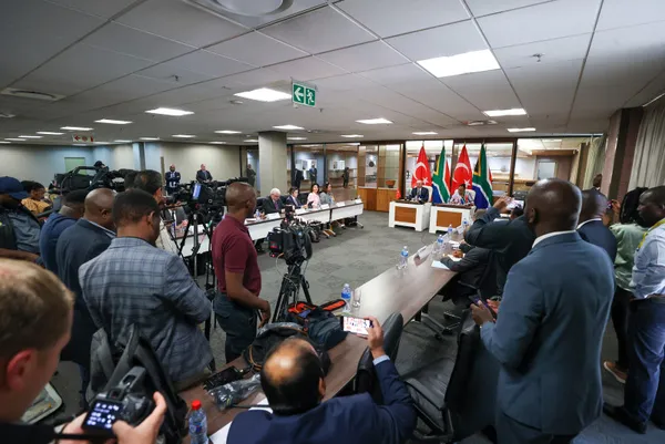 Dışişleri Bakanı Mevlüt Çavuşoğlu’ndan Rusya-Ukrayna savaşı açıklaması: Müzakere masasında sona ereceğine inanıyoruz