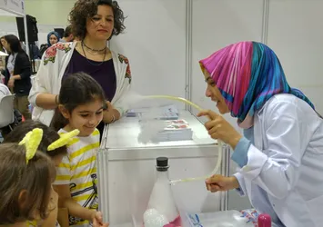 Küçük mucitler büyük işlerle Yaz Bilim Okulu'nda