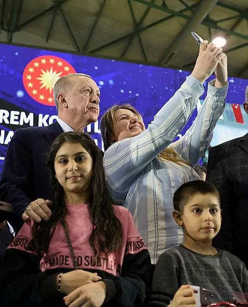 anahtarlar-bizzat-baskan-erdoganin-elinden-deprem-konutlari-hak-sahiplerine-teslim-edildi-hataya-2-yeni-hastan-1706976461015.jpeg