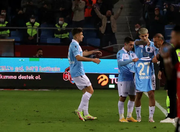 trabzonspor-3-gaziantep-fk-0-mac-sonucu-gaziantep-fk-firtinaya-kapildi-1637608391926.jpg Trabzonspor: 3 - Gaziantep FK: 0 MAÇ SONUCU | Gaziantep FK Fırtına'ya kapıldı - 4