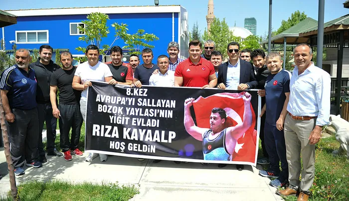 8. kez Avrupa Şampiyonu olan Rıza Kayaalp'e coşkulu karşılama - 2