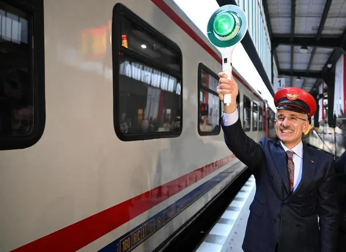 turistik-tatvan-treni-ilk-seferini-24-haziranda-yapacak-bakan-abdulkadir-uraloglu-detaylari-duyurdu-1718875021717.jpeg Turistik Tatvan Treni ilk seferini 24 Haziran'da yapacak! Bakan Abdulkadir Uraloğlu detayları duyurdu - 1